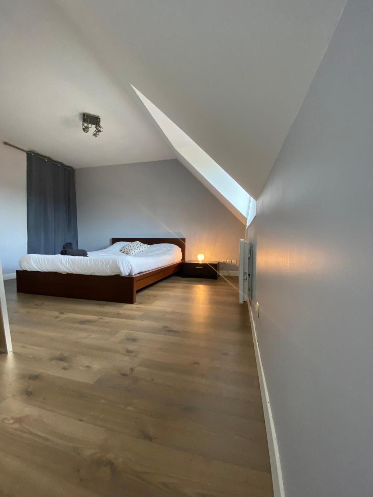 2 Chambres Hyper Centre Avec Place De Parking Et Wifi อาเมียงส์ ภายนอก รูปภาพ